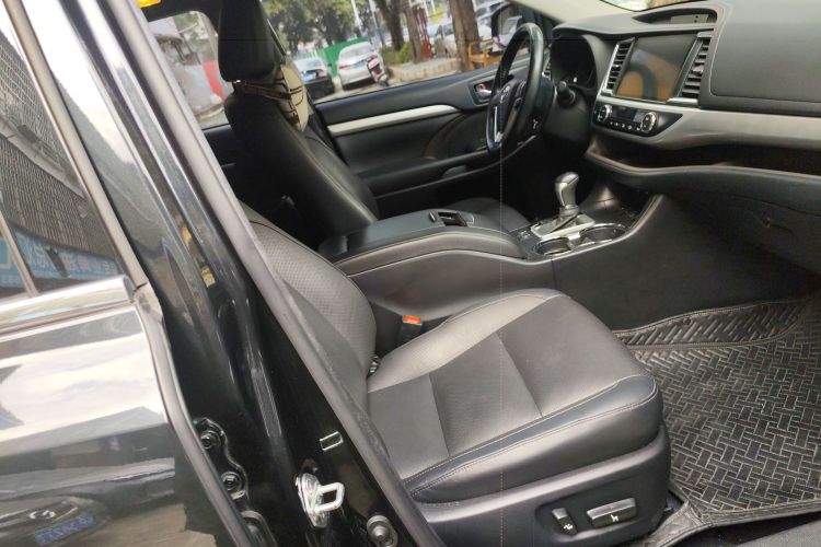Toyota Highlander 2021 car image #13