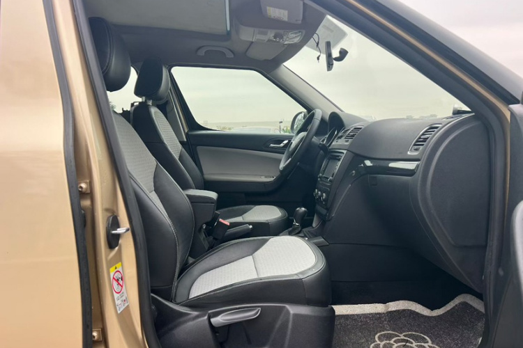 Skoda Yeti 2015 immagine di auto #13