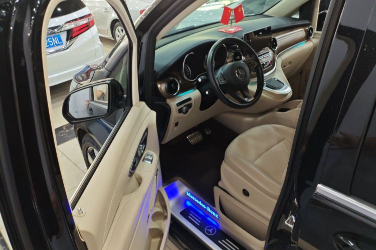 Mercedes-Benz V Class 2022 #13 Mercedes-Benz V Class 2022 car image #13