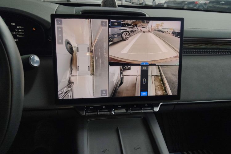 Zeekr 7X 2024 car image #13