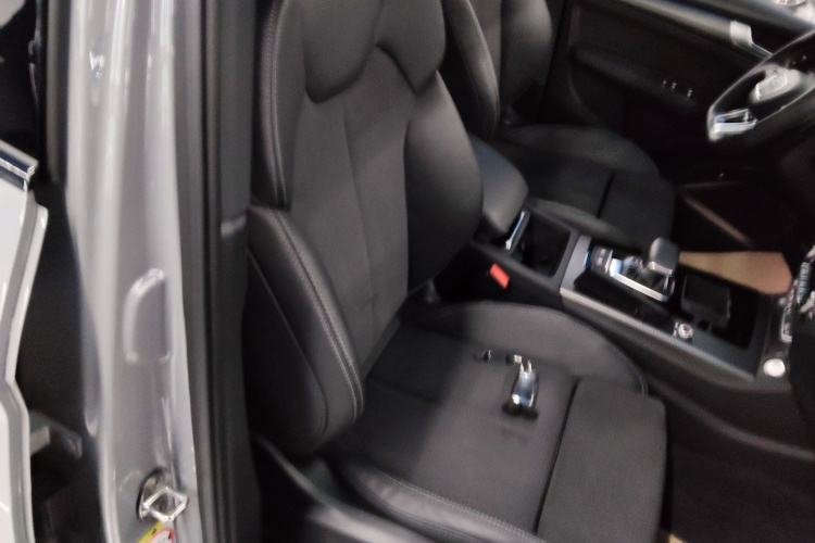 Audi Q5L Sportback 2021 immagine di auto #13