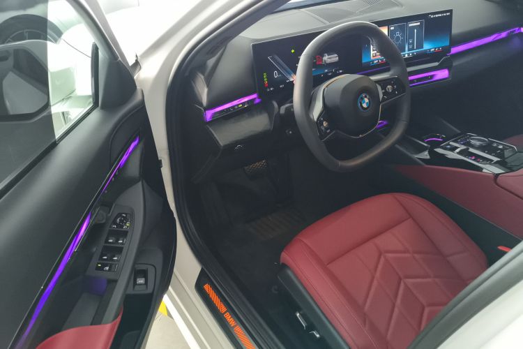 BMW i5 2024 car image #13