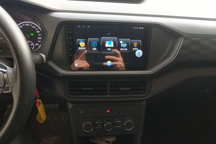 Volkswagen T-Cross 2020 car image #13