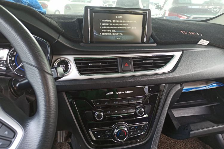 Changan Alsvin V7 2015 car image #13