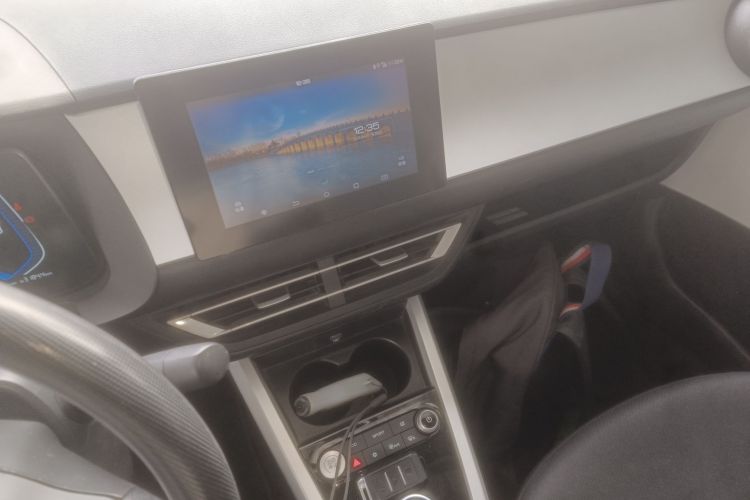 BYD e1 2021 car image #13