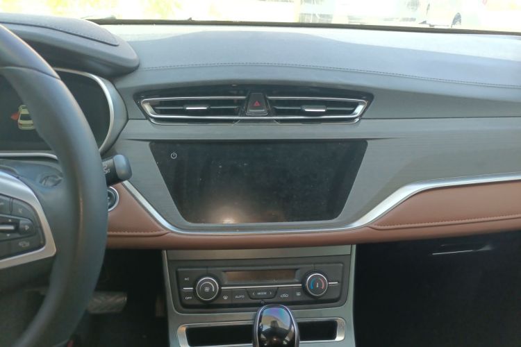 Emgrand 2021 car image #13