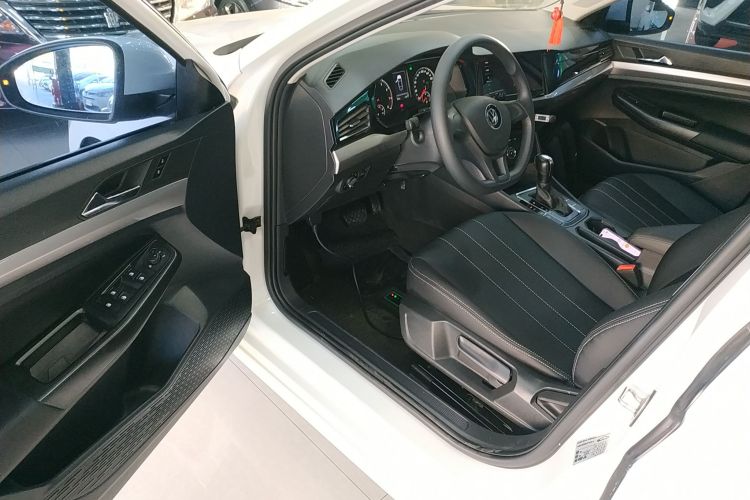 Volkswagen Bora 2021 car image #13