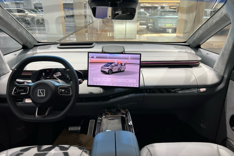 极氪 极氪MIX 2024 汽车图片 #13