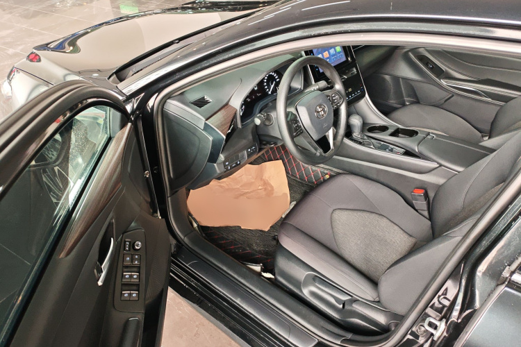 Toyota Avalon 2023 car image #13