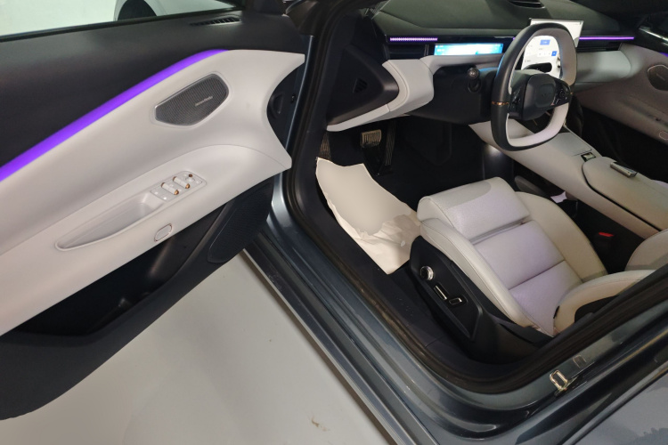 Lynk & Co 2024 car image #13