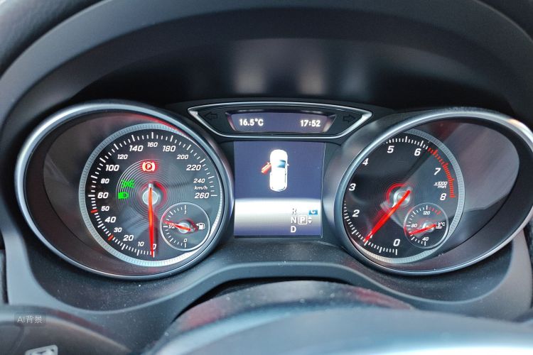 Mercedes-Benz GLA Class 2019 car image #13