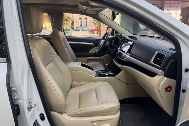 Toyota Highlander 2017 car image #13