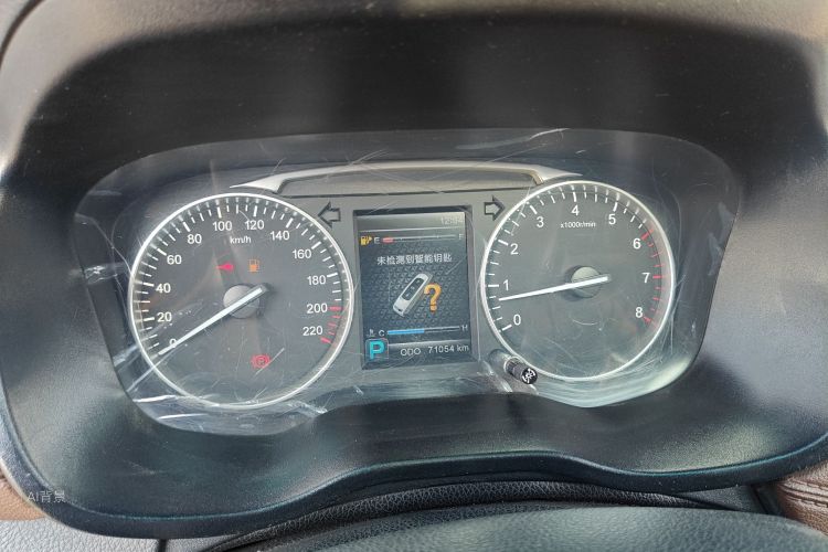 SWM X7 2017 صورة سيارة #13