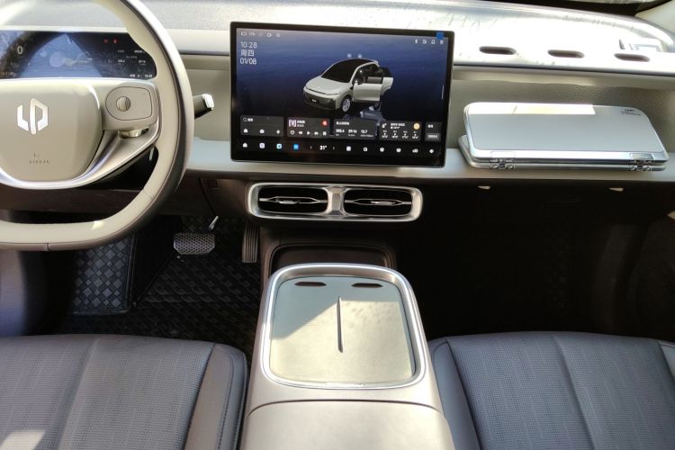 零跑汽车 零跑B10 2025 汽车图片 #13