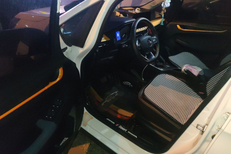 2022 immagine di auto #13
