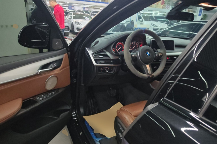 BMW X6 2018 car image #13