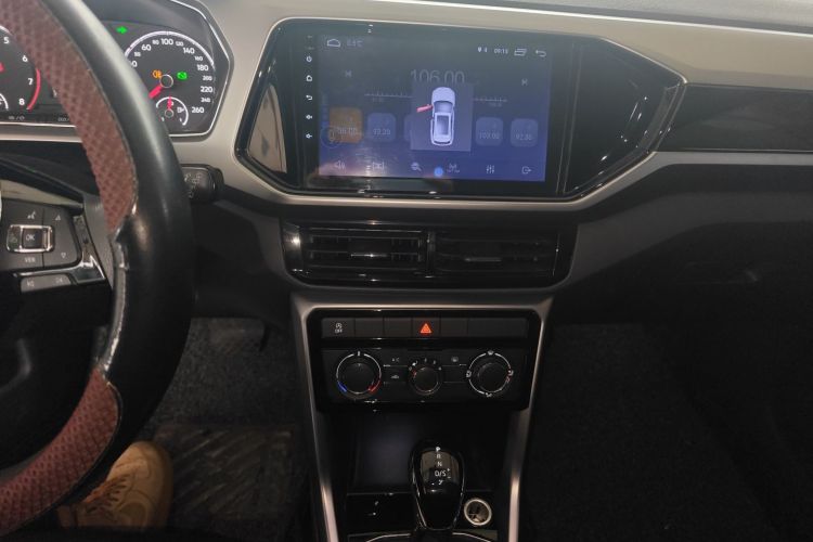 Volkswagen T-Cross 2019 car image #13