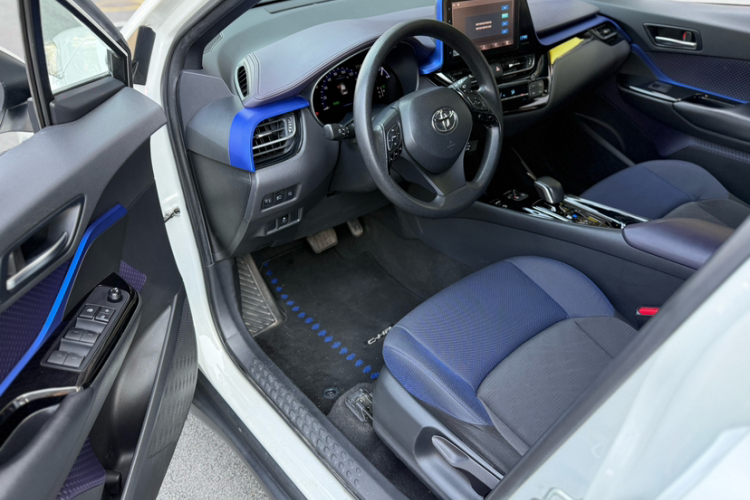 Toyota C-HR EV 2021 изображение автомобиля #13