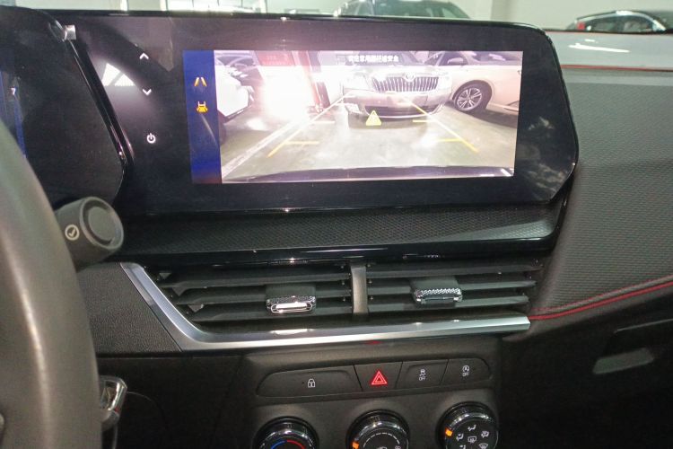 Chevrolet Tracker 2025 изображение автомобиля #13