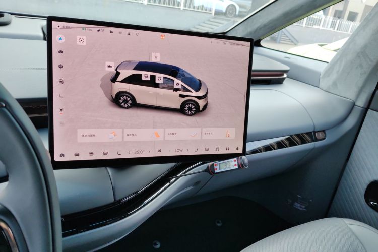 极氪 极氪MIX 2024 汽车图片 #13