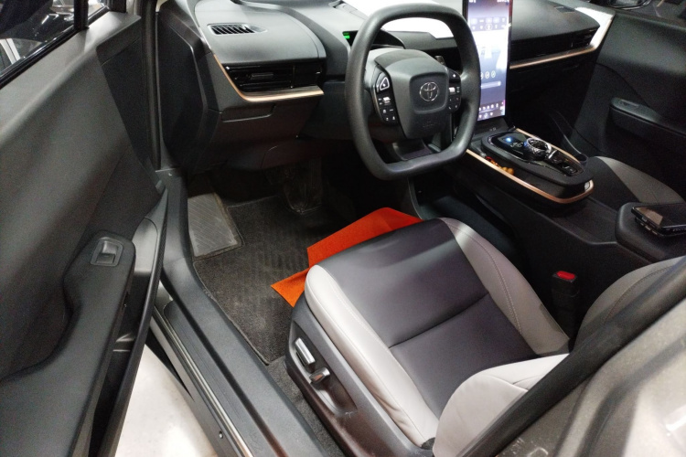 Toyota bZ3 2023 صورة سيارة #13