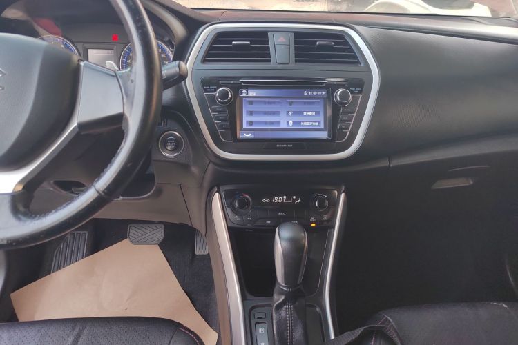 Suzuki S-Cross 2016 immagine di auto #13