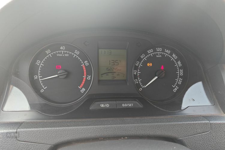 Skoda Rapid 2014 immagine di auto #13