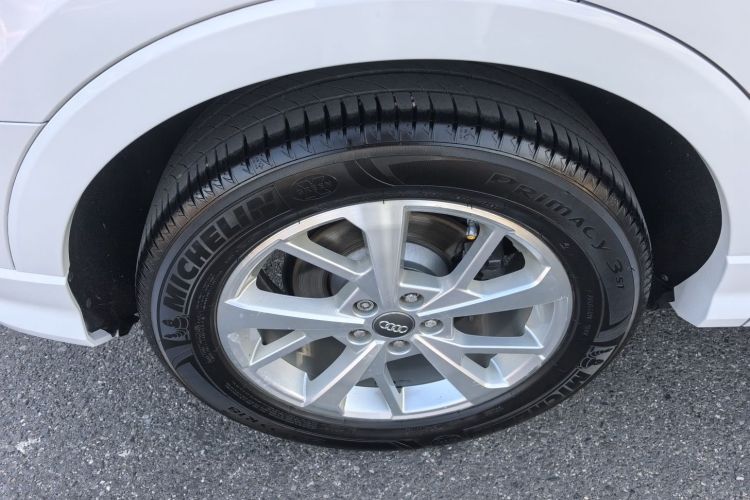 Audi Q3 2019 car image #13