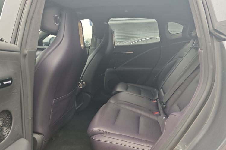 Avatr 07 2024 car image #13