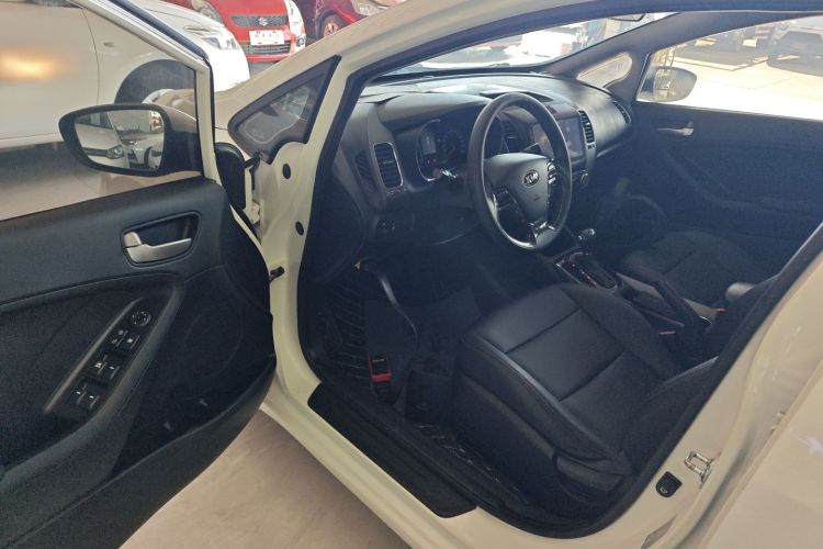 Kia K3 2017 car image #13
