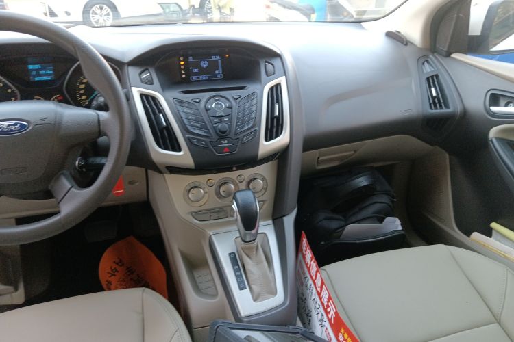 Ford Focus 2015 #13 Ford Focus 2015 car image #13