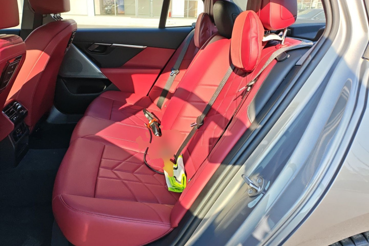 BMW i5 2025 car image #13
