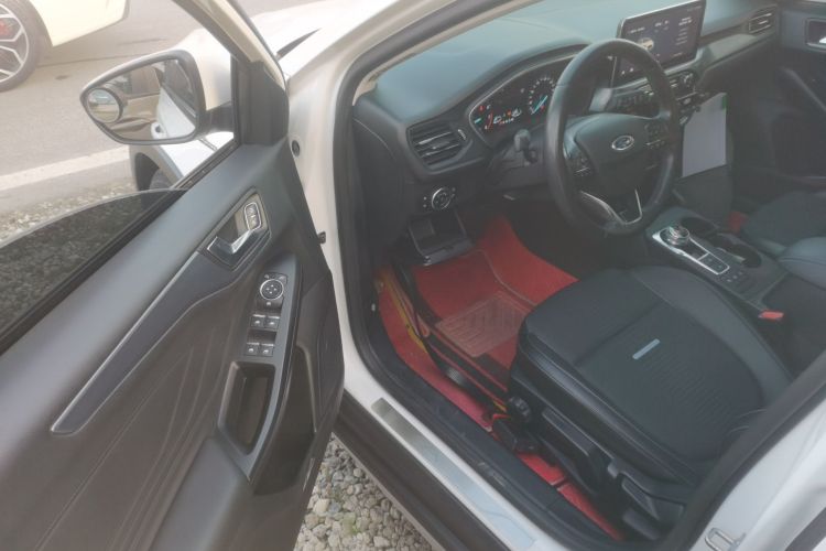 Ford Focus Active 2020 صورة سيارة #13