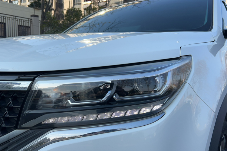 Forthing JOYEAR X5 2019 car image #13