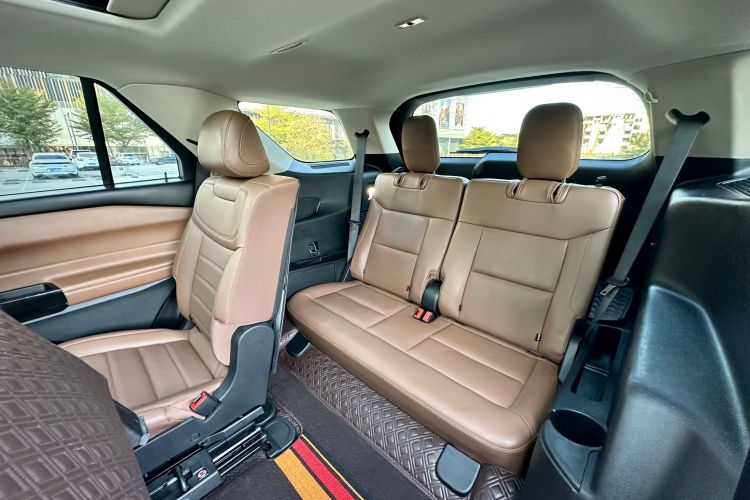 Ford Explorer 2022 car image #13