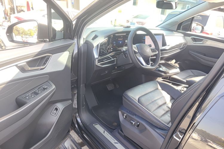 Volkswagen Talagon 2023 car image #13