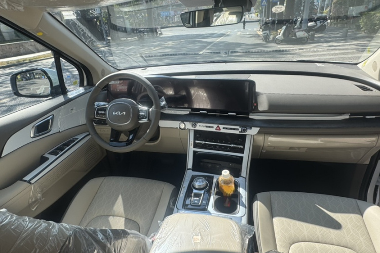 Kia Carnival 2025 immagine di auto #13