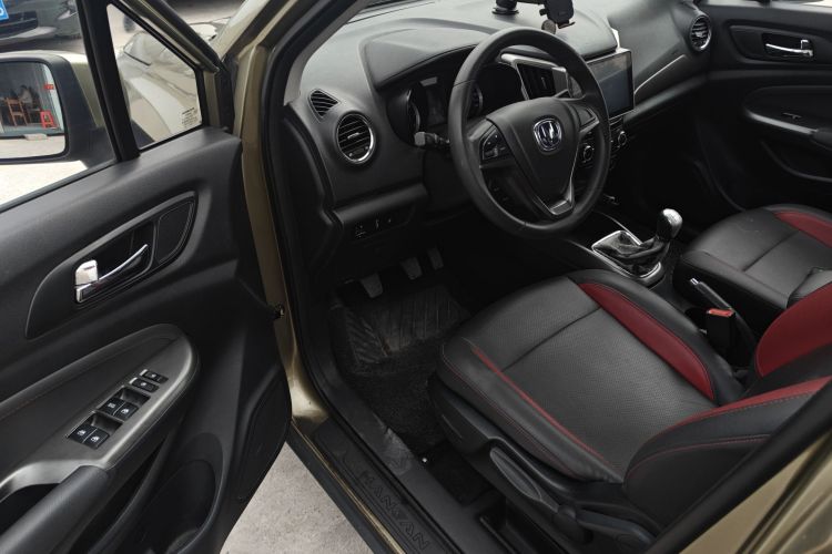 Changan CS15 2017 صورة سيارة #13