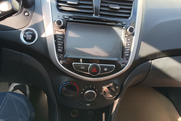 Hyundai Reina Hatchback 2015 imagem de carro #13