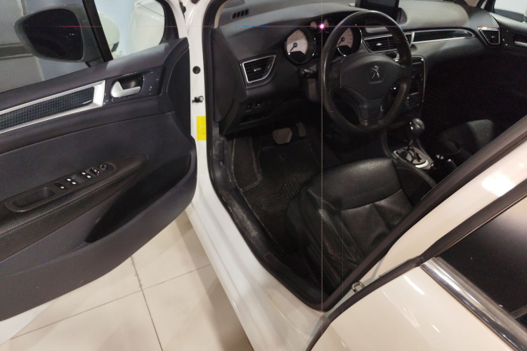 Peugeot 308 2015 car image #13