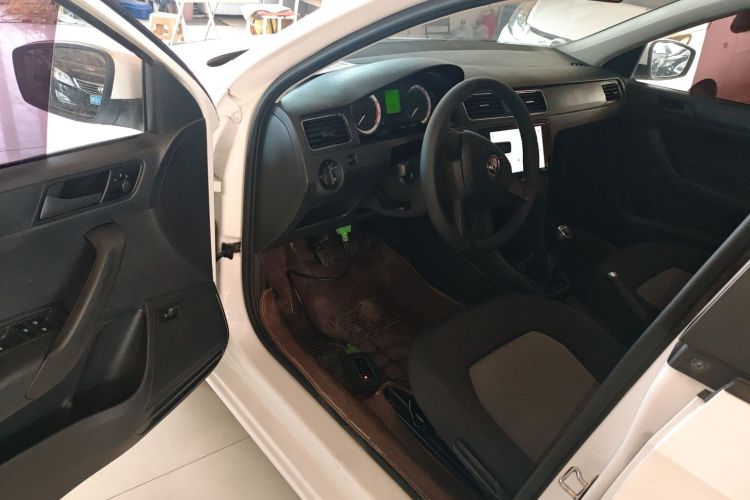 Skoda Rapid 2019 car image #13