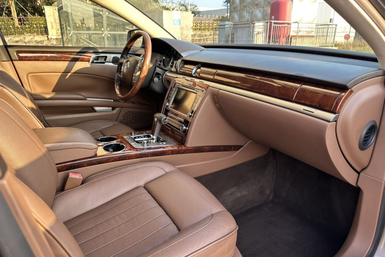 Volkswagen Pheaton 2012 immagine di auto #13