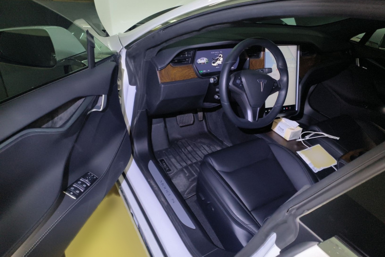 Tesla Model S 2020 car image #13