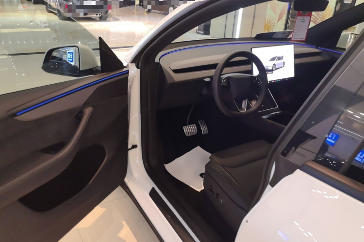 特斯拉 Model Y L 2025 汽车图片 #13