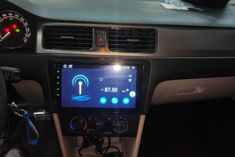 Skoda Rapid Spaceback 2016 car image #13