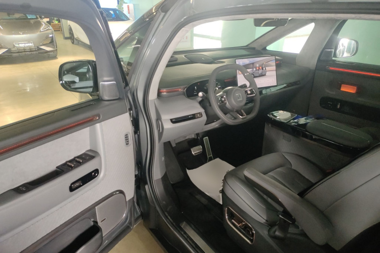 极氪 极氪MIX 2024 汽车图片 #13