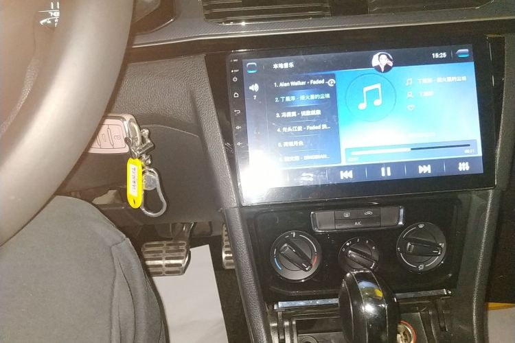 Volkswagen C-Trek 2017 immagine di auto #13