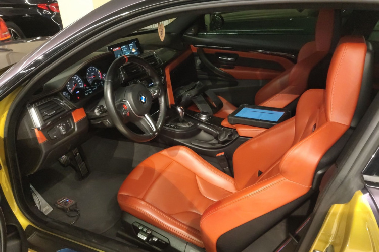 BMW M4 2018 car image #13