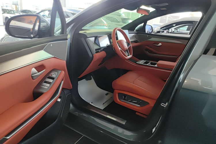 BYD Tang L 2025 صورة سيارة #13