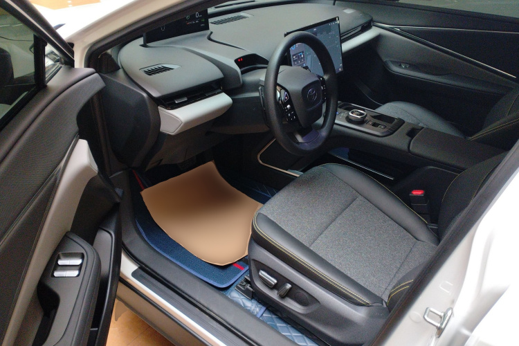 Toyota bZ5 2025 car image #13